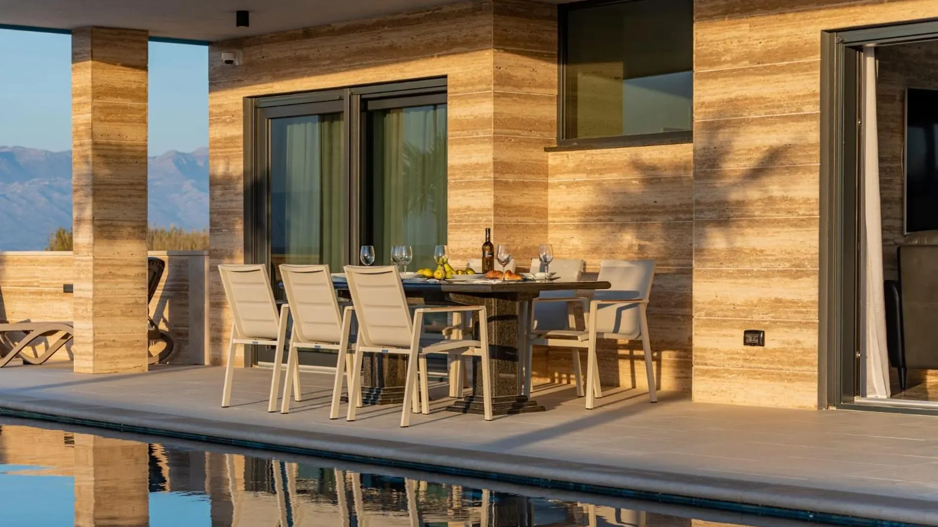 Crowonder Villa Travera 2 With Heated Swimming Pool - Crowonder Luxury Rent Privlaka