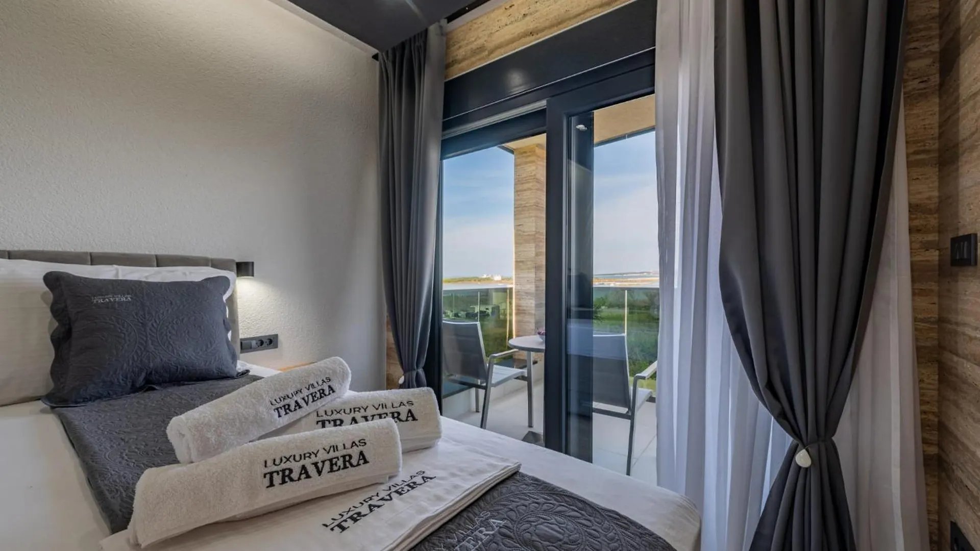 Crowonder Villa Travera 2 With Heated Swimming Pool - Crowonder Luxury Rent Privlaka