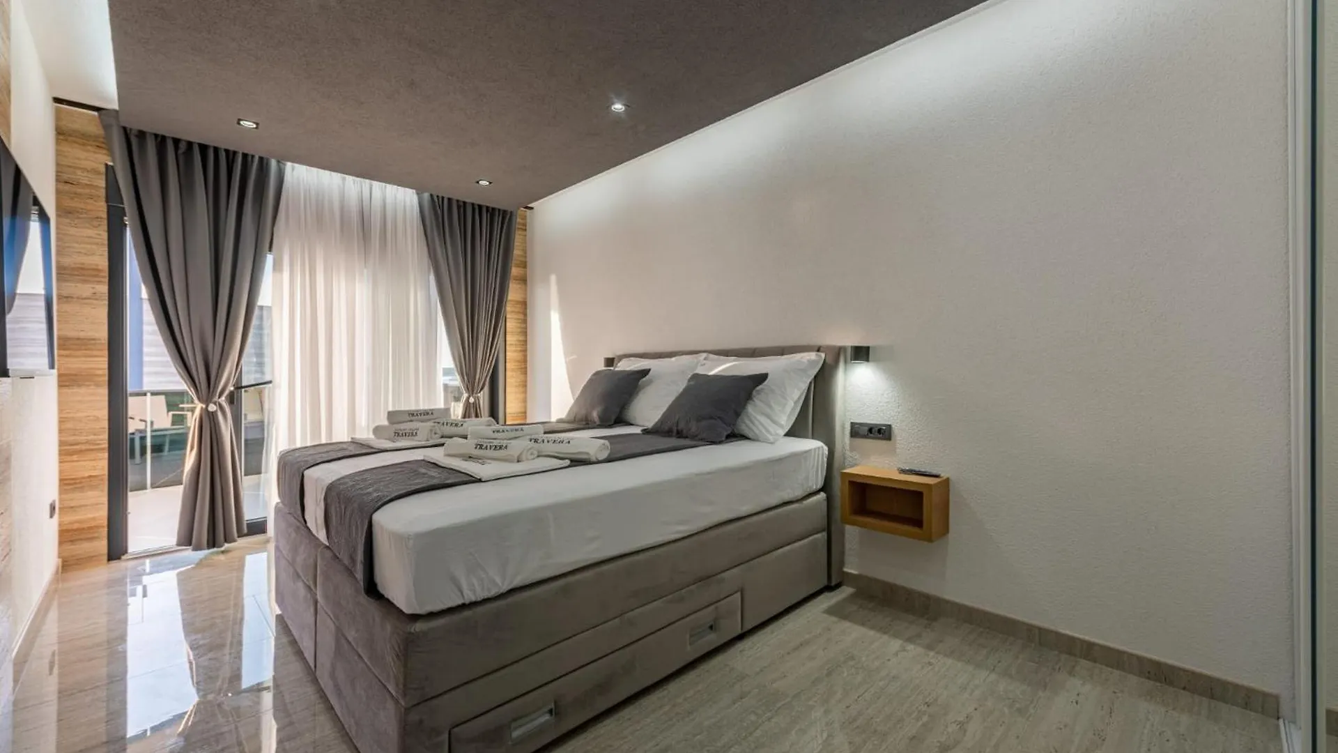 Crowonder Villa Travera 2 With Heated Swimming Pool - Crowonder Luxury Rent Privlaka
